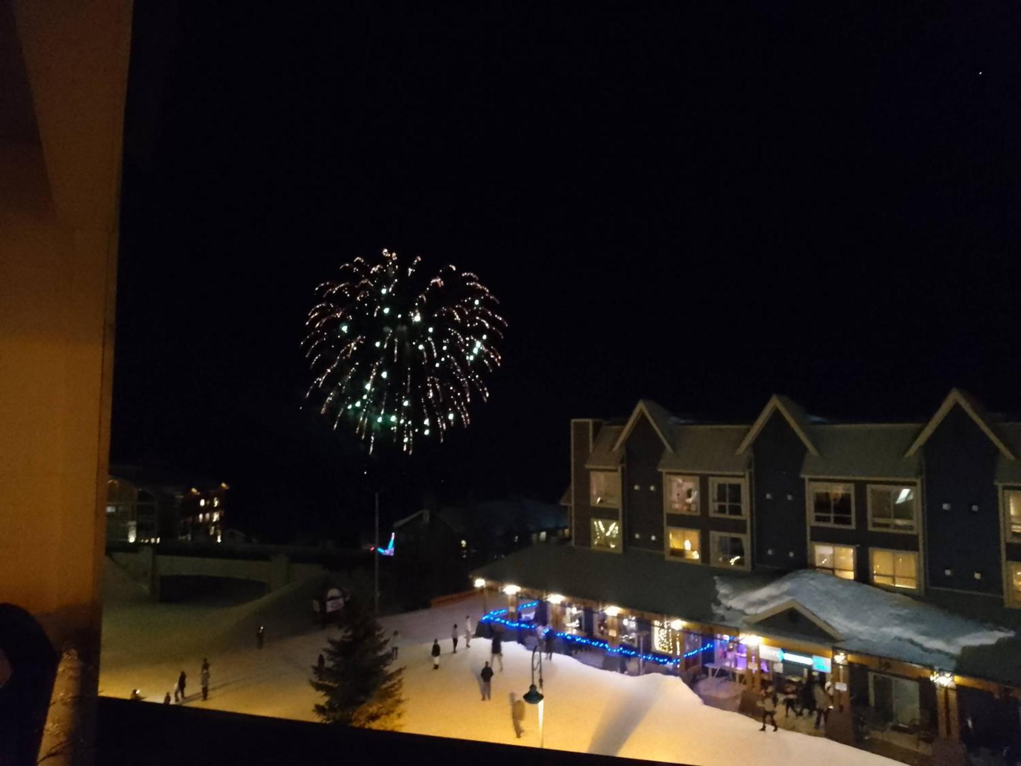 Village Center 2 Bedroom Condo Big White Ski Resort Exterior foto